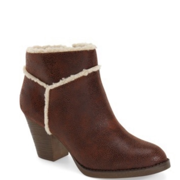 Texas Brown Faux Shearling Lined Ankle Booties - Picture 5 of 5